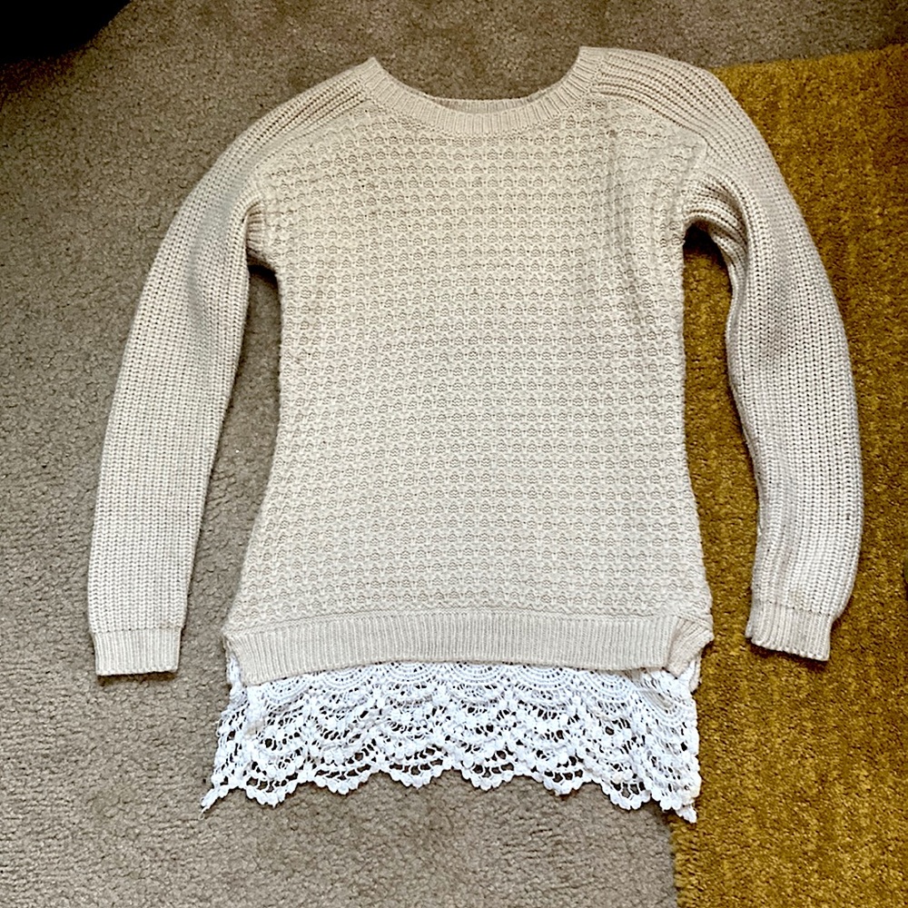 Sweater with lace on the bottom